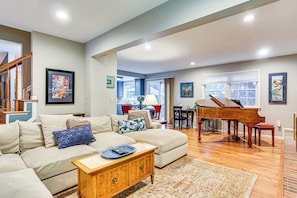 House (5 Bedrooms) | Front of property - Spacious Family Home w/ Deck & Yard in Littleton! (Littleton)