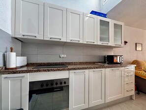 Private kitchen - Belvilla by Oyo Luxury Tropicana Club (Roquetas de Mar)