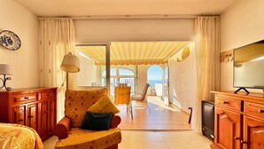 Bungalow | Living room - Belvilla by Oyo Luxury Tropicana Club (Roquetas de Mar)