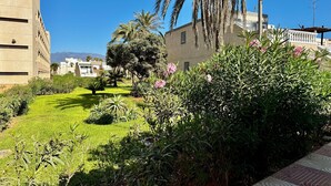 Bungalow | Garden - Belvilla by Oyo Luxury Tropicana Club (Roquetas de Mar)