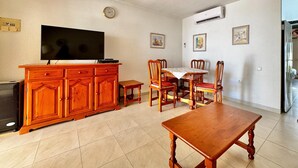 Bungalow | Living room - Belvilla by Oyo Luxury Tropicana Club (Roquetas de Mar)