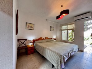 1 bedroom, individually furnished, bed sheets - Belvilla by Oyo Luxury Tropicana Club (Roquetas de Mar)