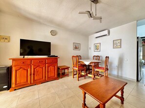 Bungalow | Living room - Belvilla by Oyo Luxury Tropicana Club (Roquetas de Mar)
