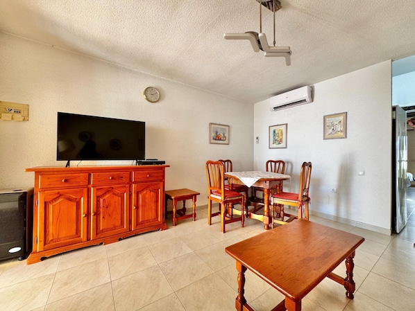 Living room - Belvilla by Oyo Luxury Tropicana Club (Roquetas de Mar)