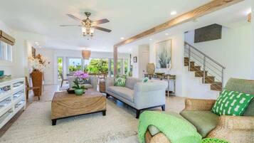 Smart TV, table tennis