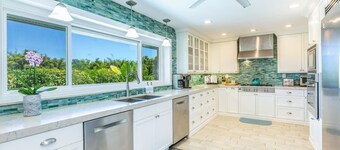 3 Bed Sleep 8 Princeville Golf and Ocean View Home