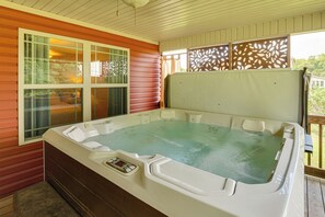 House (4 Bedrooms) | Interior - Hot Tub & Scenic Deck! Spacious Cookeville Retreat (Cookeville)