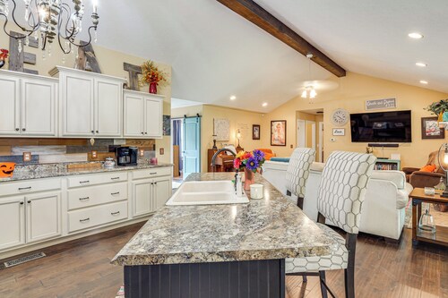 Hot Tub & Scenic Deck! Spacious Cookeville Retreat