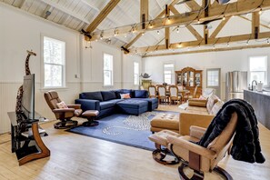 House (4 Bedrooms) | Front of property