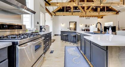 'the Townhall' Northwoods Retreat w/ Large Patio!