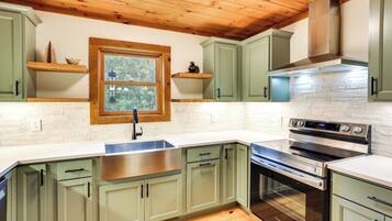 House (2 Bedrooms) | Interior