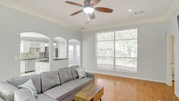 House (4 Bedrooms) | Interior