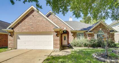 Dogs Welcome, Fenced Yard: Richmond Retreat!