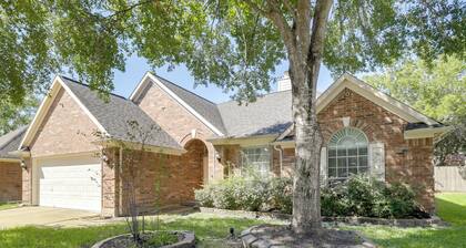 Dogs Welcome, Fenced Yard: Richmond Retreat!