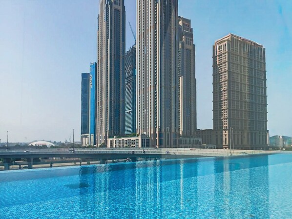 حمّام سباحة خارجي