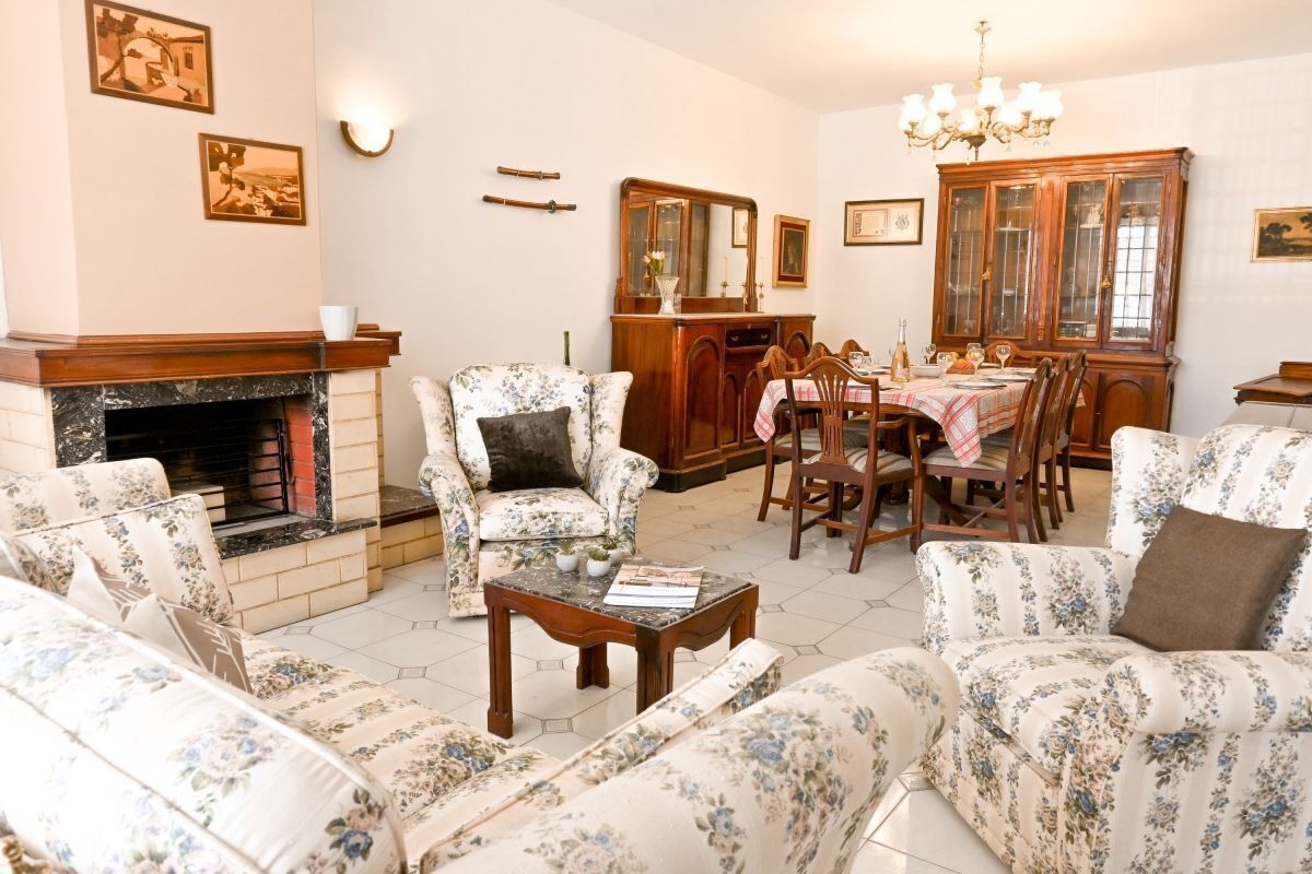 Mediterranean Villa  Fabulous 5-bedroom Villa  In St. Paul's Bay Malta - Malta