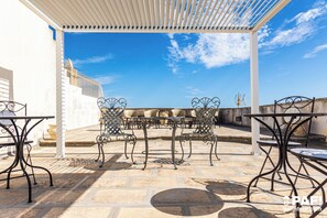 Outdoor dining - Celina Palace (Lecce)