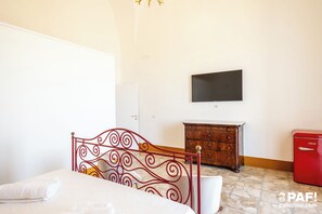 1 bedroom, internet, bed sheets