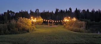 Gather Here: 3,000 Sq Ft Lodge in Michigan's U.P. – Pond, Fire, Sleeps 14