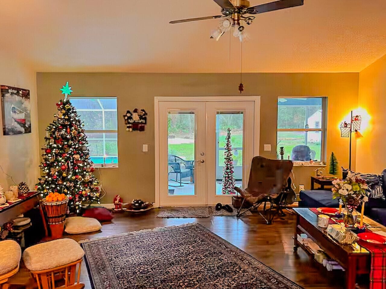 Room, 1 Bedroom, Pool View | Living area