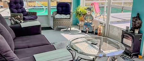 Room, 1 Bedroom, Pool View | Living area