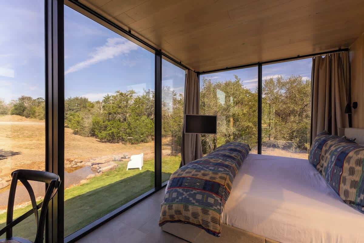 Luxury Glass Casita | Hot Tub + Firepit | Near Rt - Round Top, TX