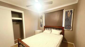 3 bedrooms, iron/ironing board, bed sheets