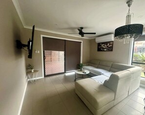 TV - Spacious House in Redbank Plains (Redbank Plains)