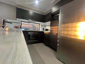 Fridge, microwave, stovetop, dishwasher - Spacious House in Redbank Plains (Redbank Plains)