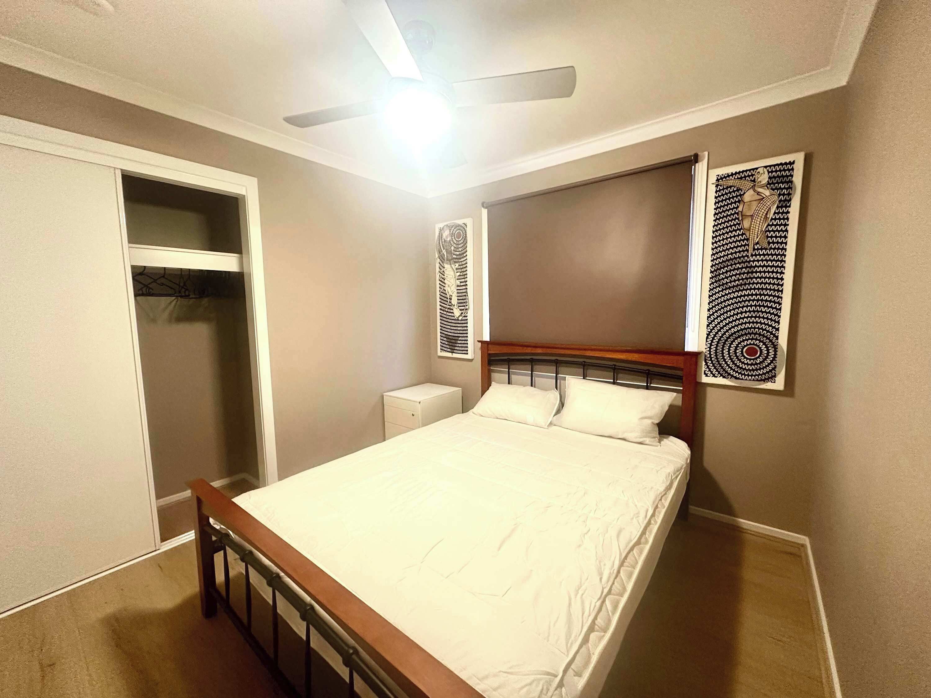 3 bedrooms, iron/ironing board, bed sheets