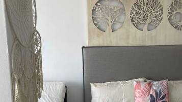 1 slaapkamer, een strijkplank/strijkijzer, wifi