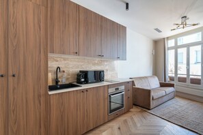 Microwave, oven, stovetop, coffee/tea maker