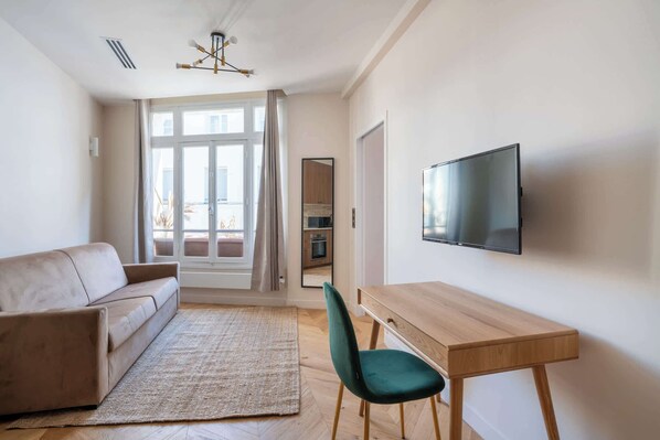 Téléviseur, bureau