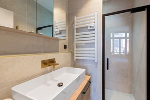 Douche, séchoir à cheveux