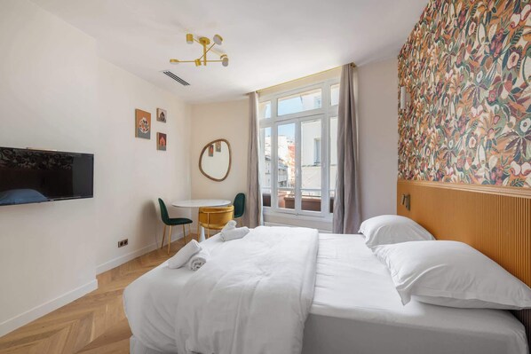 1 bedroom, internet, bed sheets