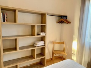 2 bedrooms, iron/ironing board, free WiFi