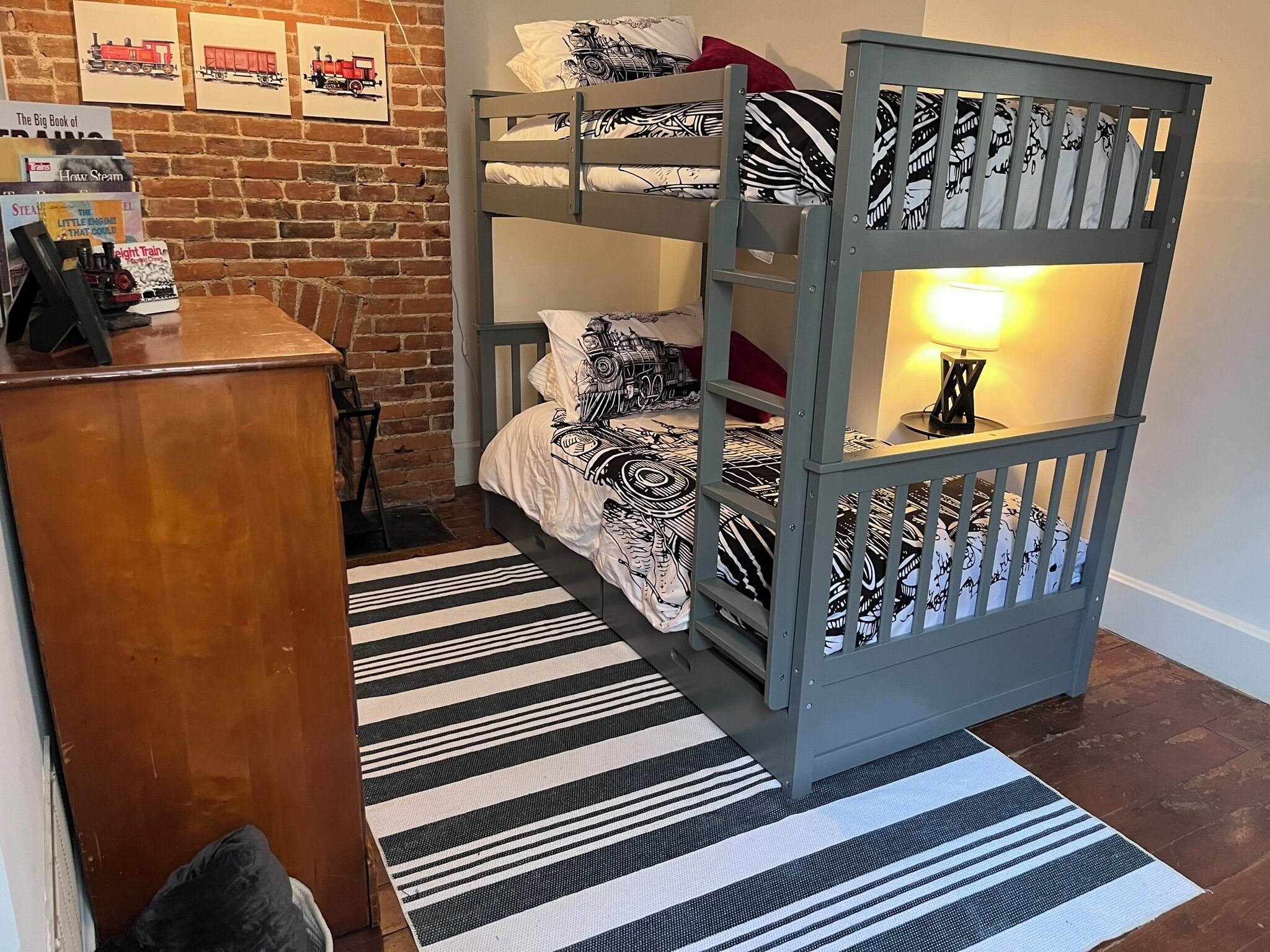 5 habitaciones, tabla de planchar con plancha y wifi gratis 