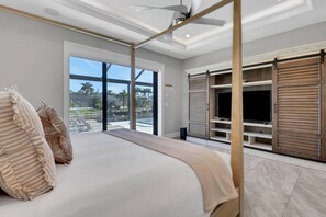 4 bedrooms, desk, iron/ironing board, travel crib