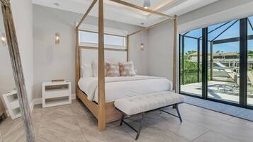 4 bedrooms, desk, iron/ironing board, travel crib