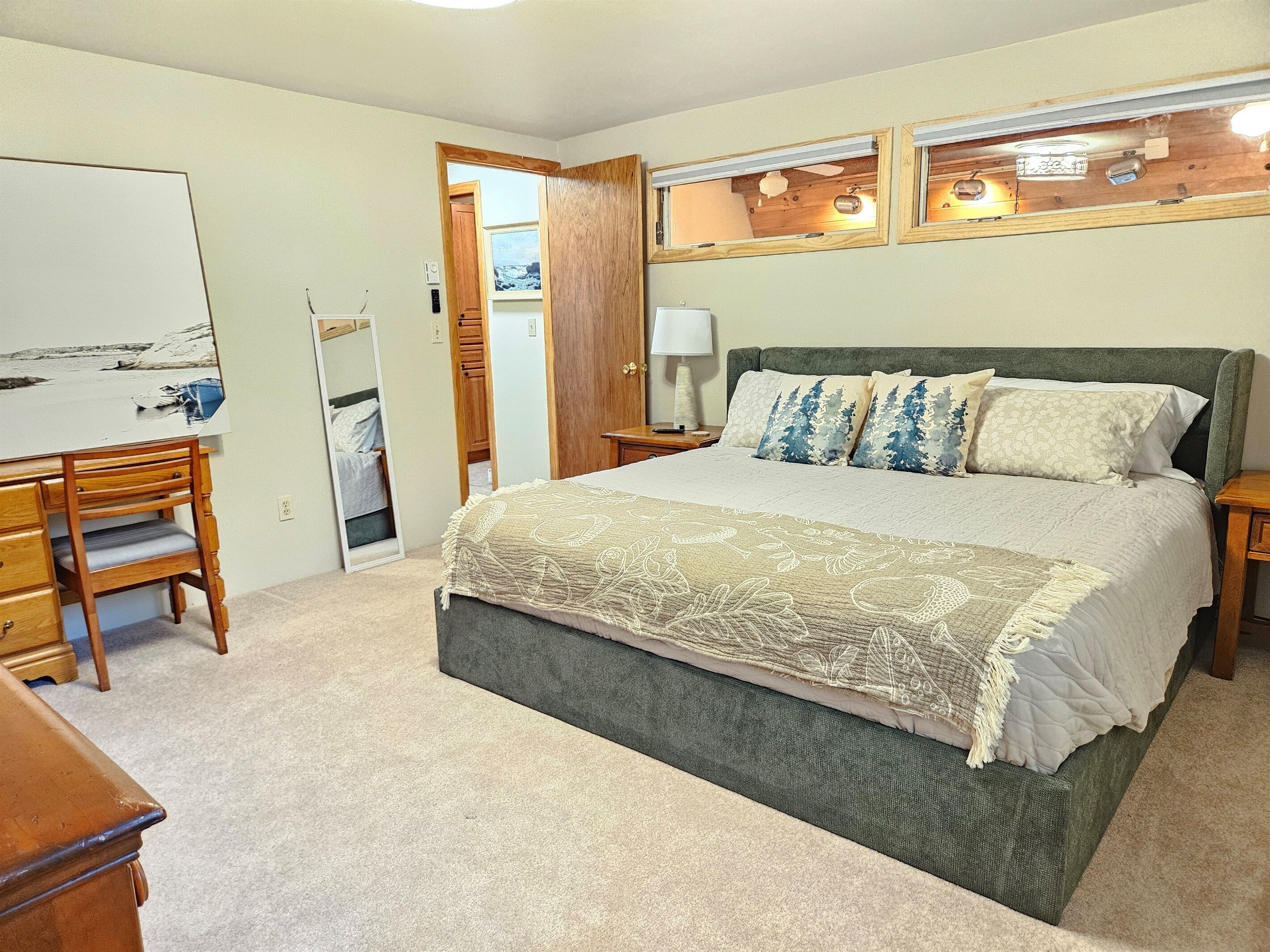 4 bedrooms, desk, iron/ironing board, travel cot