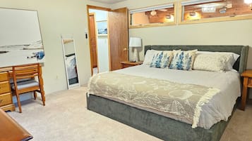 4 bedrooms, desk, iron/ironing board, travel cot