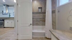 Hair dryer, towels - Steps to the best beach in Newport, walk to restaurant, Newport Pier, Parking (Newport Beach)