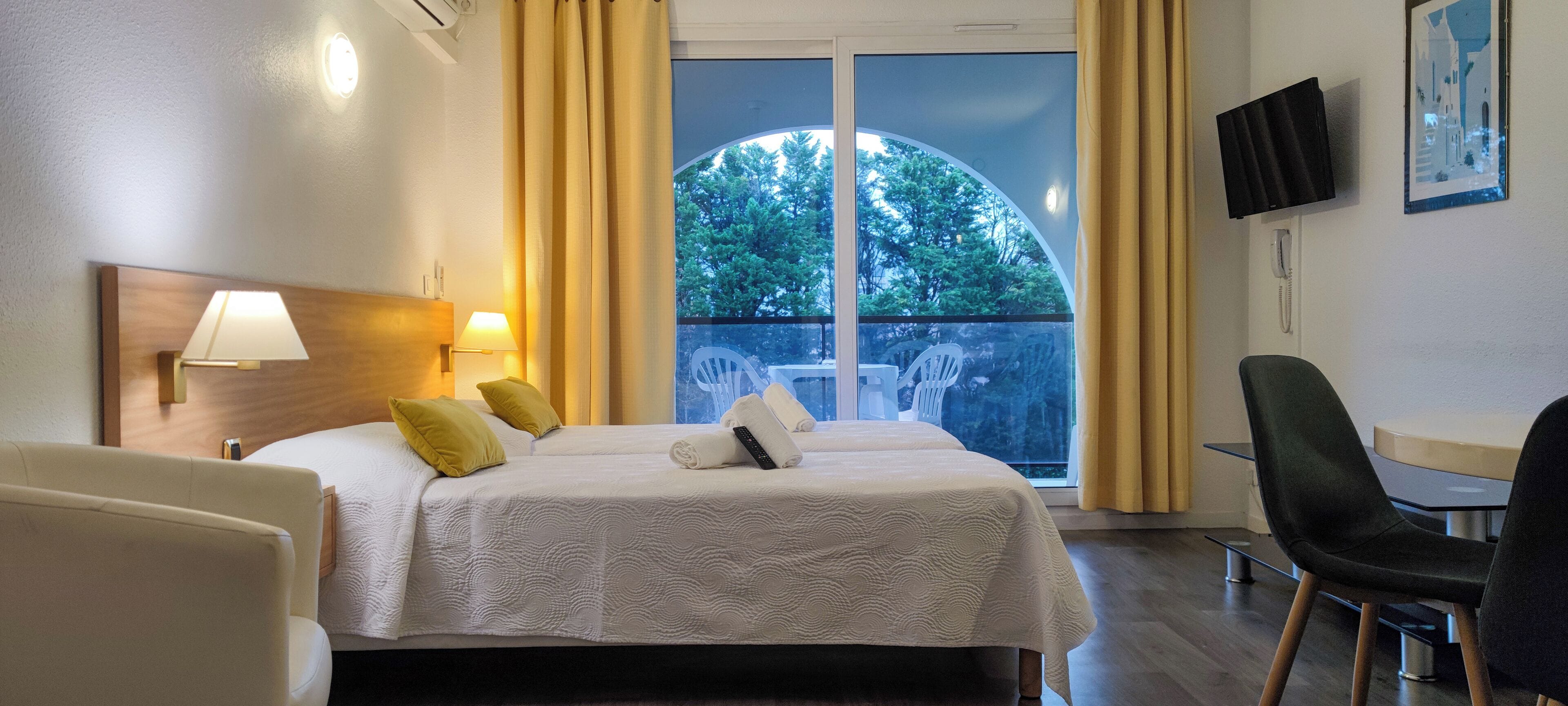 Classic Double Room, Pool View | Soundproofing, free WiFi, wheelchair access