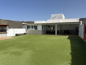 المنطقة المحيطة بالمنشأة