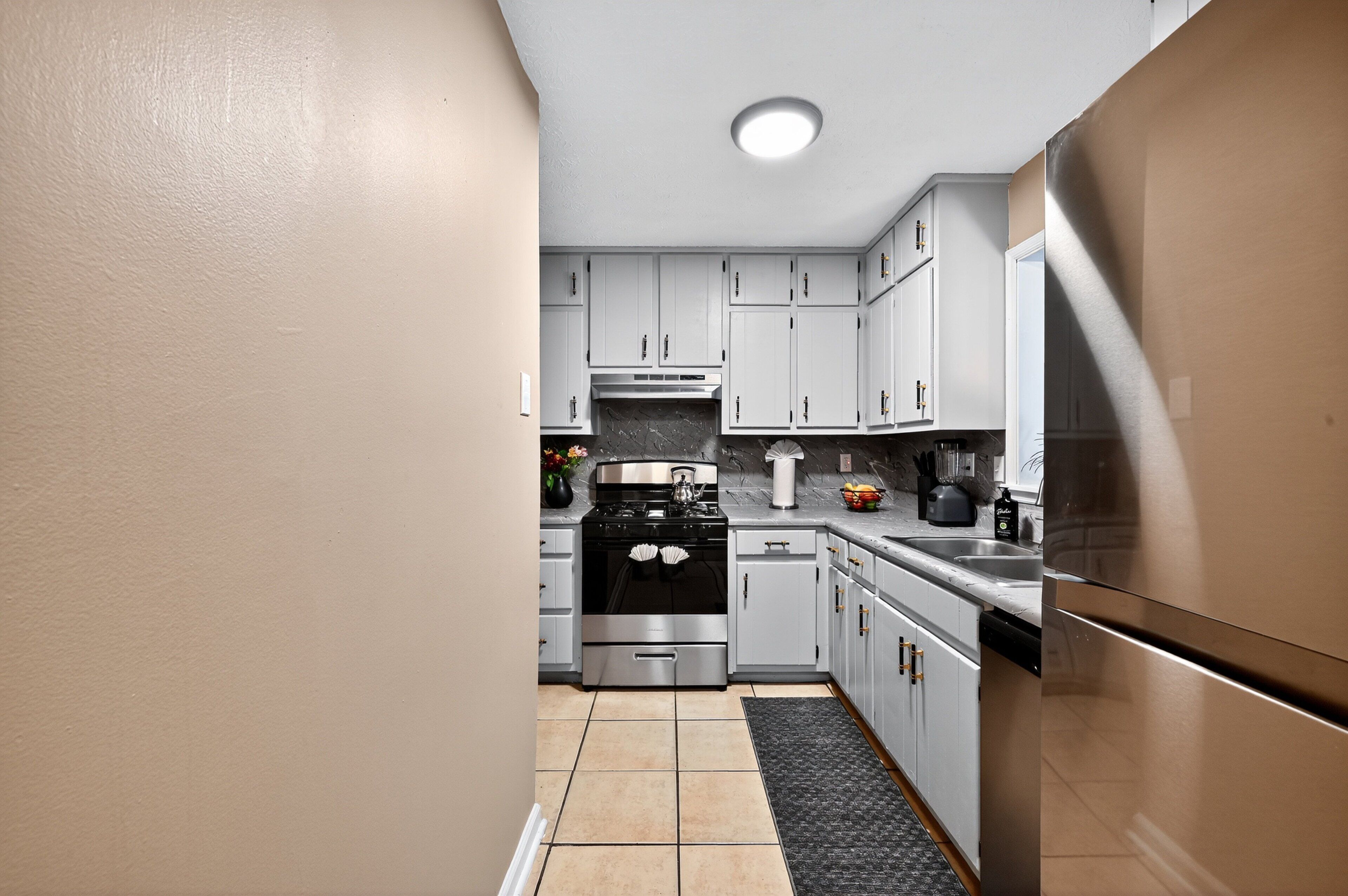 Apartment, 2 Bedrooms | Private kitchen | Fridge, oven, coffee/tea maker, toaster