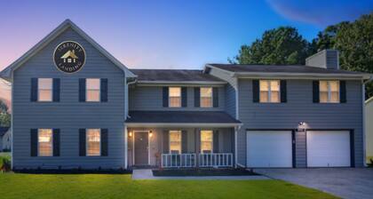 Serenity Landing - 5 Minutes to Airport - Sleeps 6