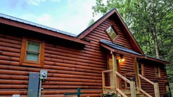 Cabin, 2 Bedrooms | Exterior detail