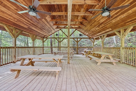 Cabin, 2 Bedrooms | Outdoor dining