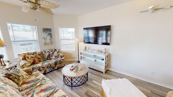 Condo, 2 Bedrooms | Living area