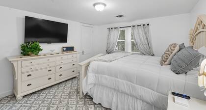 St. Louis Retreat With Game Room & Yard 3 Bedroom Home